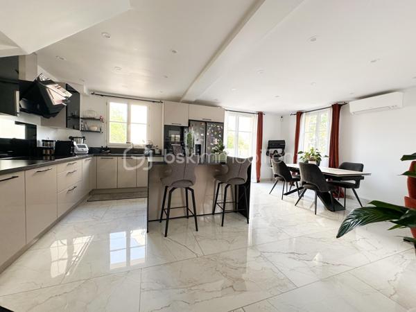 Rare sur le secteur , au sein du quartier du Bourg , recherché pour son calme , sa proximité des écoles , commerces , transports et espaces vert , venez découvrir cette maison rénovée avec goût de 99 m2 environ .

Vous serez accueillis au rez-de-chaussée  par une entrée desservant une pièce à vivre lumineuse de 36m2 environ comprenant une cuisine équipée et aménagée ouverte sur le séjour / salle à manger , un WC . 

Au premier niveau un palier dessert 3 chambres , ainsi une salle d’eau avec WC .
Vous disposerez au 2 ème niveau de combles aménagés en une belle suite parentale avec salle d’eau , WC et dressing .

Un garage attenant avec mezzanine complète le bien .
Le tout sur un terrain clos et arboré de 349m2 environ .
Pour votre confort ce bien est équipée de pompe à chaleur réversible ainsi que d’un ballon thermodynamique , de fenêtres PVC double vitrage , en faisant une maison  basse consommation .

Une véritable maison coup de coeur rénovée avec goût et avec des équipements de qualités .

Une visite s’impose !!