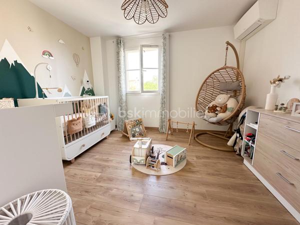 Rare sur le secteur , au sein du quartier du Bourg , recherché pour son calme , sa proximité des écoles , commerces , transports et espaces vert , venez découvrir cette maison rénovée avec goût de 99 m2 environ .

Vous serez accueillis au rez-de-chaussée  par une entrée desservant une pièce à vivre lumineuse de 36m2 environ comprenant une cuisine équipée et aménagée ouverte sur le séjour / salle à manger , un WC . 

Au premier niveau un palier dessert 3 chambres , ainsi une salle d’eau avec WC .
Vous disposerez au 2 ème niveau de combles aménagés en une belle suite parentale avec salle d’eau , WC et dressing .

Un garage attenant avec mezzanine complète le bien .
Le tout sur un terrain clos et arboré de 349m2 environ .
Pour votre confort ce bien est équipée de pompe à chaleur réversible ainsi que d’un ballon thermodynamique , de fenêtres PVC double vitrage , en faisant une maison  basse consommation .

Une véritable maison coup de coeur rénovée avec goût et avec des équipements de qualités .

Une visite s’impose !!