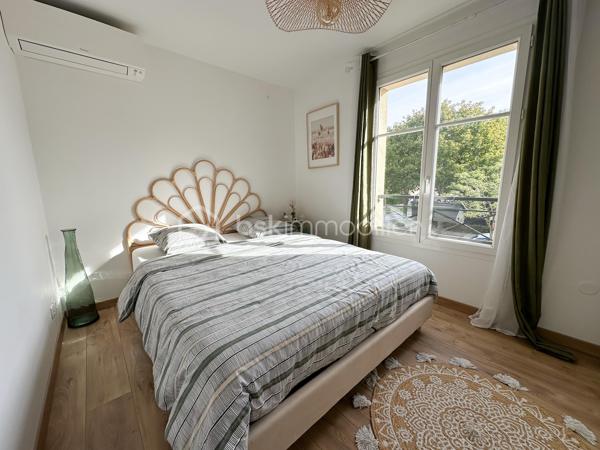 Rare sur le secteur , au sein du quartier du Bourg , recherché pour son calme , sa proximité des écoles , commerces , transports et espaces vert , venez découvrir cette maison rénovée avec goût de 99 m2 environ .

Vous serez accueillis au rez-de-chaussée  par une entrée desservant une pièce à vivre lumineuse de 36m2 environ comprenant une cuisine équipée et aménagée ouverte sur le séjour / salle à manger , un WC . 

Au premier niveau un palier dessert 3 chambres , ainsi une salle d’eau avec WC .
Vous disposerez au 2 ème niveau de combles aménagés en une belle suite parentale avec salle d’eau , WC et dressing .

Un garage attenant avec mezzanine complète le bien .
Le tout sur un terrain clos et arboré de 349m2 environ .
Pour votre confort ce bien est équipée de pompe à chaleur réversible ainsi que d’un ballon thermodynamique , de fenêtres PVC double vitrage , en faisant une maison  basse consommation .

Une véritable maison coup de coeur rénovée avec goût et avec des équipements de qualités .

Une visite s’impose !!