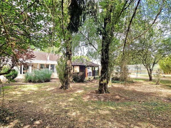 Maison Bazouges Cre Sur Loir 9 pièce(s) 258 m2