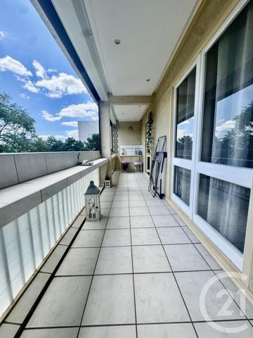 Appartement T5 à vendre  5 pièces - 107,14 m2 RILLIEUX LA PAPE - 69