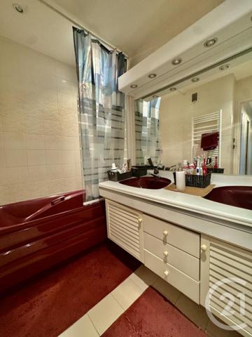 Appartement T5 à vendre  5 pièces - 107,14 m2 RILLIEUX LA PAPE - 69