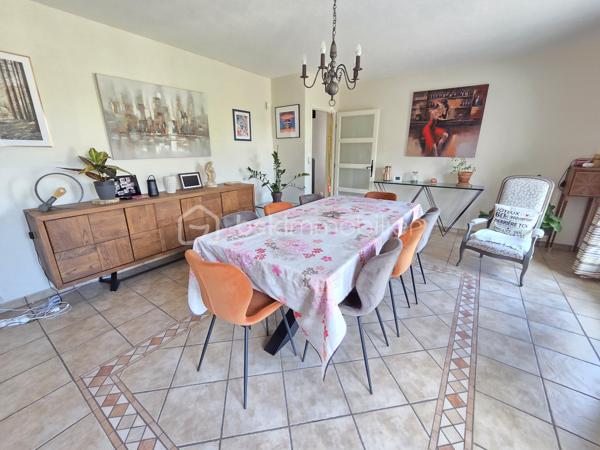 Magnifique Pavillon sur sous- sol de 148m² à Fourchambault 

Situé sur la commune de Fourchambault, à deux pas des commerces, écoles et de toutes les commodités, nous vous présentons ce magnifique pavillon
sur sous sol de 1975, d'une superficie habitable de 148 m², comprenant 5 pièces 4 chambres, dont grand salon séjour, cuisine indépendante, aménagée et équipée, 2 chambres salle d'eau et wc au rez-de-chaussée, palier, 2 chambres et salle d'eau avec wc à l'étage, et cuisine d'été, cellier, buanderie, cave et garage au sous-sol, le tout sur un beau terrain d'environ 600m²arboré, entretenu et entièrement clos.
Ce pavillon propose une grande entrée qui donne sur un dégagement qui dessert toutes les pièces du rez-de-chaussée, tout d'abord une cuisine fermée, aménagée
et équipée, un grand salon séjour de 49 m² qui propose une cheminée pour de belles soirées au coin du feu, mais également deux chambres de 11,5 m²
chacune ainsi qu'une salle d'eau rénovée et un wc indépendant.
Du  salon séjour, un bel escalier en chêne mène à l'étage dont le pallier dessert deux grandes chambres de 16 et 15 m², une salle d'eau récente avec wc et un
espace grenier de 10m² qui pourrait être aménagé en pièce supplémentaire.
Un escalier mène au sous-sol qui propose une grande cuisine d'été, un cellier, un grand atelier de 28m², une cave ainsi qu'un grand garage de 31m² dont
la porte est motorisée.
Tous les sols de cette maison sont en carrelage (entrée, salon séjour, cuisine chambre et salle de bains), en parquet (chambres),
elle comporte une isolation double vitrage PVC sur toutes les pièces à vivre, des volets roulants motorisés et volets pvc et bois standards (de décoration),
un chauffage type gaz de ville avec une chaudière à condensation récente (1 an), électrique (étage), granulés (poêle récent) ou bois (cheminée). Elle dispose de combles bien isolés et une toiture en tuiles mécaniques béton en parfait état.
Côté terrain, cette maison propose une parcelle de près de 600m² clôturée, arborée et très bien entretenue, elle dispose une terrasse sous loggia.
Pour l’assainissement, cette maison est reliée au tout-à-l’égout.
Les plus: La qualité générale du bien et son potentiel, sa proximité avec toutes les commodités de Fourchambault, ses grands volumes de pièces, sa surface habitable, ses 4 chambres, ses 2 salles d'eau rénovées, ses 3 modes de chauffages, et son grand sous sol aménagé.

Photos supplémentaires disponibles sur BSK IMMOBILIER > Nos conseillers > Olivier FRESLON
Pour tout renseignement complémentaire ou pour une visite, contactez moi au 07.62.78.13.13.

Cette maison est une belle opportunité à saisir, idéale pour une grande famille, elle n'attend que vous!!