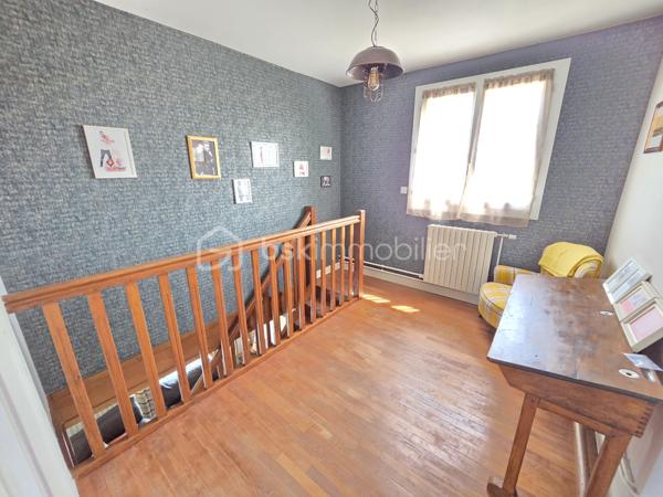 Magnifique Pavillon sur sous- sol de 148m² à Fourchambault 

Situé sur la commune de Fourchambault, à deux pas des commerces, écoles et de toutes les commodités, nous vous présentons ce magnifique pavillon
sur sous sol de 1975, d'une superficie habitable de 148 m², comprenant 5 pièces 4 chambres, dont grand salon séjour, cuisine indépendante, aménagée et équipée, 2 chambres salle d'eau et wc au rez-de-chaussée, palier, 2 chambres et salle d'eau avec wc à l'étage, et cuisine d'été, cellier, buanderie, cave et garage au sous-sol, le tout sur un beau terrain d'environ 600m²arboré, entretenu et entièrement clos.
Ce pavillon propose une grande entrée qui donne sur un dégagement qui dessert toutes les pièces du rez-de-chaussée, tout d'abord une cuisine fermée, aménagée
et équipée, un grand salon séjour de 49 m² qui propose une cheminée pour de belles soirées au coin du feu, mais également deux chambres de 11,5 m²
chacune ainsi qu'une salle d'eau rénovée et un wc indépendant.
Du  salon séjour, un bel escalier en chêne mène à l'étage dont le pallier dessert deux grandes chambres de 16 et 15 m², une salle d'eau récente avec wc et un
espace grenier de 10m² qui pourrait être aménagé en pièce supplémentaire.
Un escalier mène au sous-sol qui propose une grande cuisine d'été, un cellier, un grand atelier de 28m², une cave ainsi qu'un grand garage de 31m² dont
la porte est motorisée.
Tous les sols de cette maison sont en carrelage (entrée, salon séjour, cuisine chambre et salle de bains), en parquet (chambres),
elle comporte une isolation double vitrage PVC sur toutes les pièces à vivre, des volets roulants motorisés et volets pvc et bois standards (de décoration),
un chauffage type gaz de ville avec une chaudière à condensation récente (1 an), électrique (étage), granulés (poêle récent) ou bois (cheminée). Elle dispose de combles bien isolés et une toiture en tuiles mécaniques béton en parfait état.
Côté terrain, cette maison propose une parcelle de près de 600m² clôturée, arborée et très bien entretenue, elle dispose une terrasse sous loggia.
Pour l’assainissement, cette maison est reliée au tout-à-l’égout.
Les plus: La qualité générale du bien et son potentiel, sa proximité avec toutes les commodités de Fourchambault, ses grands volumes de pièces, sa surface habitable, ses 4 chambres, ses 2 salles d'eau rénovées, ses 3 modes de chauffages, et son grand sous sol aménagé.

Photos supplémentaires disponibles sur BSK IMMOBILIER > Nos conseillers > Olivier FRESLON
Pour tout renseignement complémentaire ou pour une visite, contactez moi au 07.62.78.13.13.

Cette maison est une belle opportunité à saisir, idéale pour une grande famille, elle n'attend que vous!!