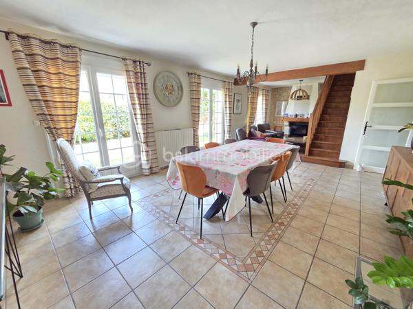 Magnifique Pavillon sur sous- sol de 148m² à Fourchambault 

Situé sur la commune de Fourchambault, à deux pas des commerces, écoles et de toutes les commodités, nous vous présentons ce magnifique pavillon
sur sous sol de 1975, d'une superficie habitable de 148 m², comprenant 5 pièces 4 chambres, dont grand salon séjour, cuisine indépendante, aménagée et équipée, 2 chambres salle d'eau et wc au rez-de-chaussée, palier, 2 chambres et salle d'eau avec wc à l'étage, et cuisine d'été, cellier, buanderie, cave et garage au sous-sol, le tout sur un beau terrain d'environ 600m²arboré, entretenu et entièrement clos.
Ce pavillon propose une grande entrée qui donne sur un dégagement qui dessert toutes les pièces du rez-de-chaussée, tout d'abord une cuisine fermée, aménagée
et équipée, un grand salon séjour de 49 m² qui propose une cheminée pour de belles soirées au coin du feu, mais également deux chambres de 11,5 m²
chacune ainsi qu'une salle d'eau rénovée et un wc indépendant.
Du  salon séjour, un bel escalier en chêne mène à l'étage dont le pallier dessert deux grandes chambres de 16 et 15 m², une salle d'eau récente avec wc et un
espace grenier de 10m² qui pourrait être aménagé en pièce supplémentaire.
Un escalier mène au sous-sol qui propose une grande cuisine d'été, un cellier, un grand atelier de 28m², une cave ainsi qu'un grand garage de 31m² dont
la porte est motorisée.
Tous les sols de cette maison sont en carrelage (entrée, salon séjour, cuisine chambre et salle de bains), en parquet (chambres),
elle comporte une isolation double vitrage PVC sur toutes les pièces à vivre, des volets roulants motorisés et volets pvc et bois standards (de décoration),
un chauffage type gaz de ville avec une chaudière à condensation récente (1 an), électrique (étage), granulés (poêle récent) ou bois (cheminée). Elle dispose de combles bien isolés et une toiture en tuiles mécaniques béton en parfait état.
Côté terrain, cette maison propose une parcelle de près de 600m² clôturée, arborée et très bien entretenue, elle dispose une terrasse sous loggia.
Pour l’assainissement, cette maison est reliée au tout-à-l’égout.
Les plus: La qualité générale du bien et son potentiel, sa proximité avec toutes les commodités de Fourchambault, ses grands volumes de pièces, sa surface habitable, ses 4 chambres, ses 2 salles d'eau rénovées, ses 3 modes de chauffages, et son grand sous sol aménagé.

Photos supplémentaires disponibles sur BSK IMMOBILIER > Nos conseillers > Olivier FRESLON
Pour tout renseignement complémentaire ou pour une visite, contactez moi au 07.62.78.13.13.

Cette maison est une belle opportunité à saisir, idéale pour une grande famille, elle n'attend que vous!!