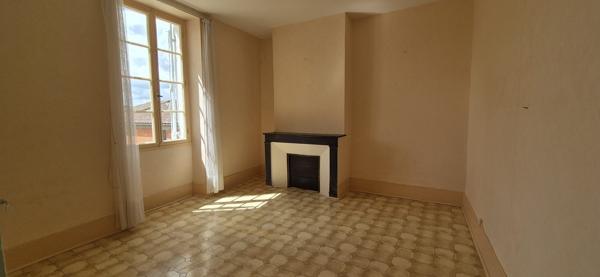 À vendre - Maison mitoyenne 1 côté, 7 pièces située à Mézin (47170)