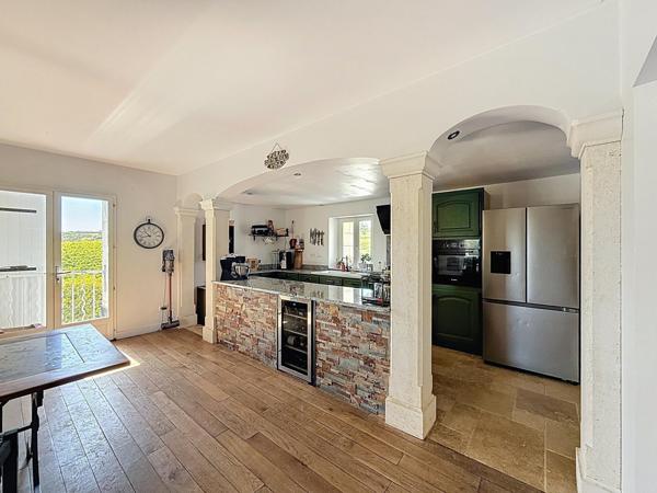 Maison de 170m² avec trois garages en pleine campagne