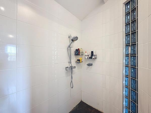 Maison de 170m² avec trois garages en pleine campagne