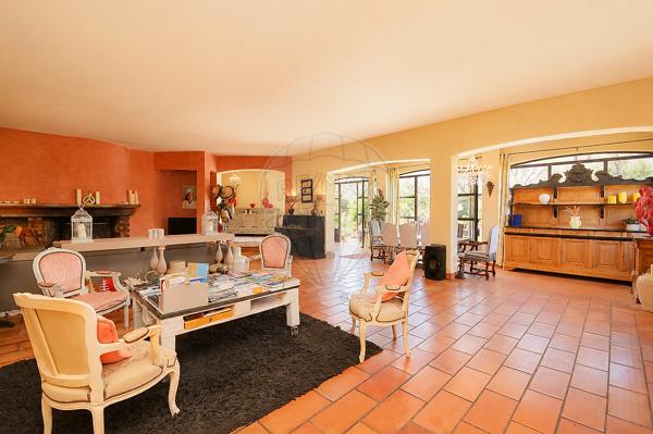 Maison 6 chambre(s) à vendre - La Roquette-sur-Var, Alpes-Maritimes - 06