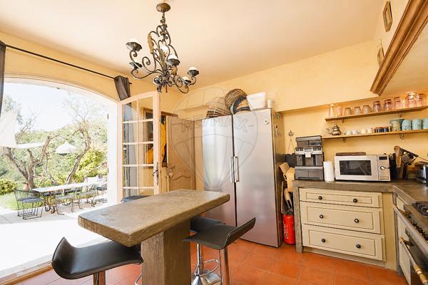 Maison 6 chambre(s) à vendre - La Roquette-sur-Var, Alpes-Maritimes - 06