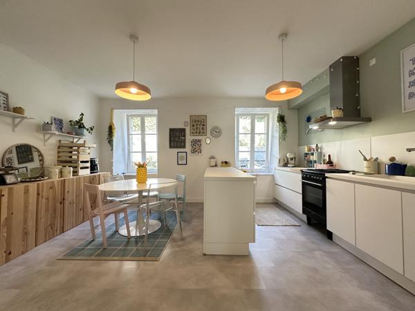 Au Coeur de Quimperlé, L’ Authentique & Spacieux Appartement de 111m² avec Cave. A SAISIR
