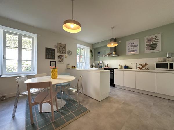 Au Coeur de Quimperlé, L’ Authentique & Spacieux Appartement de 111m² avec Cave. A SAISIR
