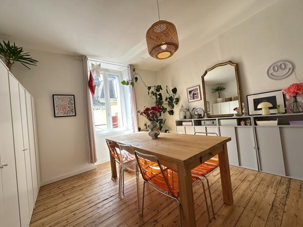 Au Coeur de Quimperlé, L’ Authentique & Spacieux Appartement de 111m² avec Cave. A SAISIR
