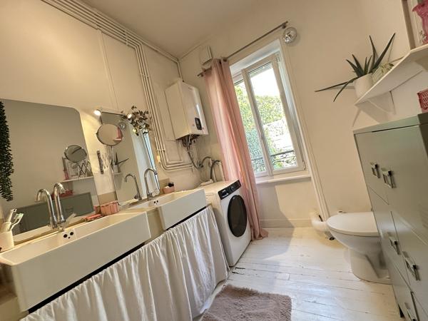 Au Coeur de Quimperlé, L’ Authentique & Spacieux Appartement de 111m² avec Cave. A SAISIR