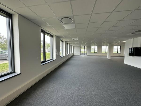 BUREAUX à LOUER de 353 m²