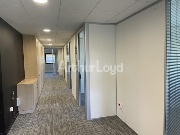 Bureaux à louer à Loos espaces climatisés ouverts parkings extérieurs