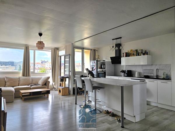 Appartement 4 pièces avec balcon, cave et stationnement