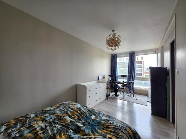 Appartement 4 pièces avec balcon, cave et stationnement