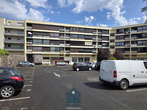 Appartement 4 pièces avec balcon, cave et stationnement