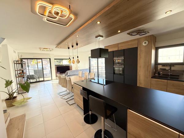 Appartement 4pièces 115 m² vue mer en dernier étage.