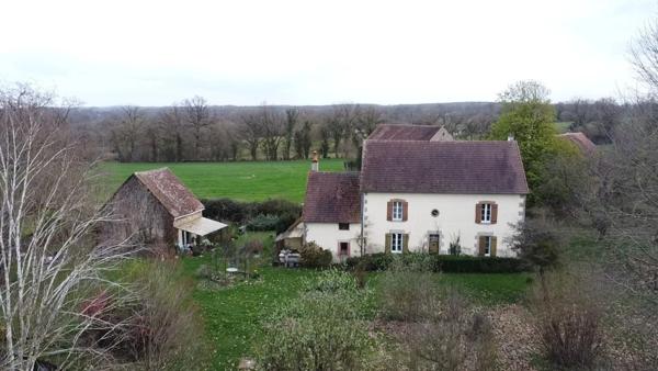 LA CELLE DUNOISE (23) à vendre maison de 4 chambres 220 m², Mare, Dépendance, Grange, Terrain 6800 m²