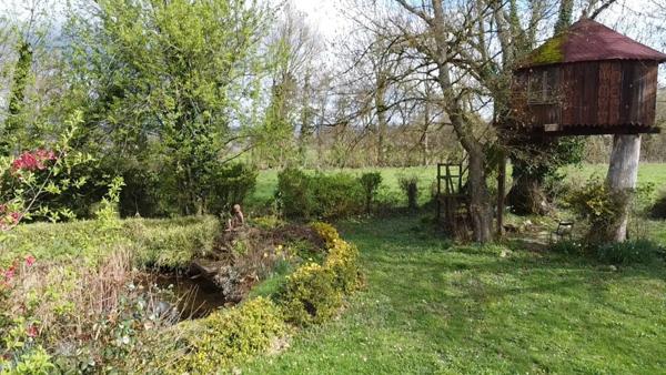 LA CELLE DUNOISE (23) à vendre maison de 4 chambres 220 m², Mare, Dépendance, Grange, Terrain 6800 m²