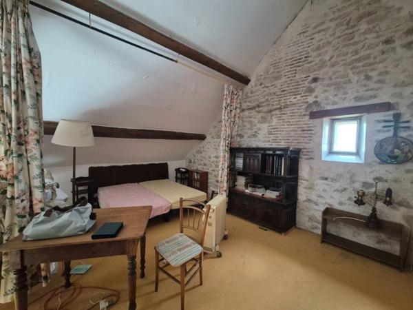 LA CELLE DUNOISE (23) à vendre maison de 4 chambres 220 m², Mare, Dépendance, Grange, Terrain 6800 m²