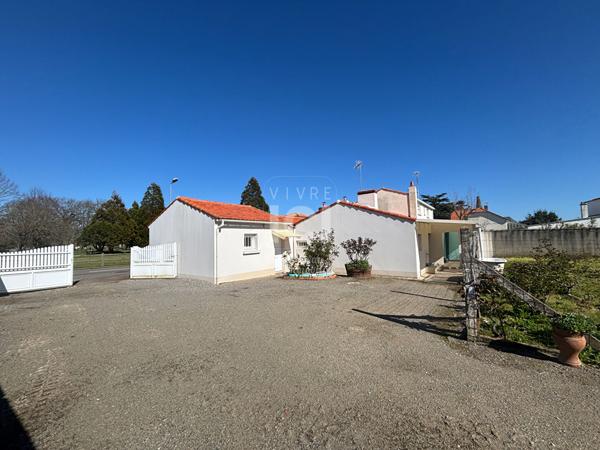 Maison plain-pied BOURG St Hilaire de Chaléons 2 chambres