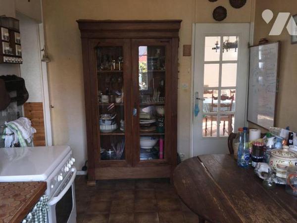 En exclusivité chez votre Notaire, maison familiale aux volumes généreux située dans secteur ca...