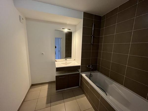 Rennes Sud Gare t3 récent,  
Rennes 35000