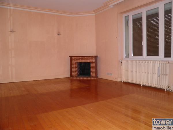 Maison individuelle de 240 M² sur 950 M² de terrain plat secteur résidentiel y compris terrain constructible