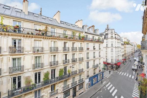 Studio en parfait état en étage avec ascenseur et balcon