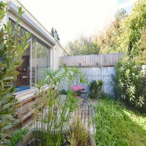 BORDEAUX SAINT-PAUL - RAVISSANT STUDIO MEUBLÉ DE 22,51 M2 DERNIER ETAGE