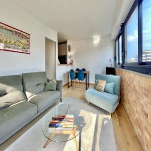 BORDEAUX SAINT-PAUL - RAVISSANT STUDIO MEUBLÉ DE 22,51 M2 DERNIER ETAGE