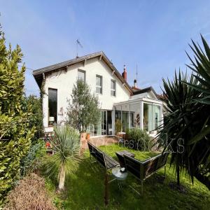 BORDEAUX SAINT-PAUL - RAVISSANT STUDIO MEUBLÉ DE 22,51 M2 DERNIER ETAGE