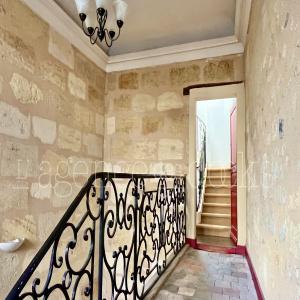 BORDEAUX SAINT-PAUL - RAVISSANT STUDIO MEUBLÉ DE 22,51 M2 DERNIER ETAGE
