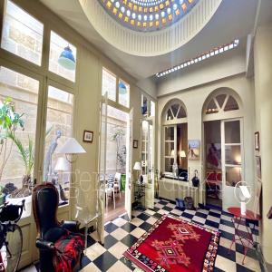 BORDEAUX SAINT-PAUL - RAVISSANT STUDIO MEUBLÉ DE 22,51 M2 DERNIER ETAGE