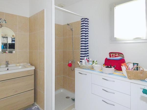 Villa 4 faces de plain pied 64 m² sur terrain piscinable de 400m² avec garage