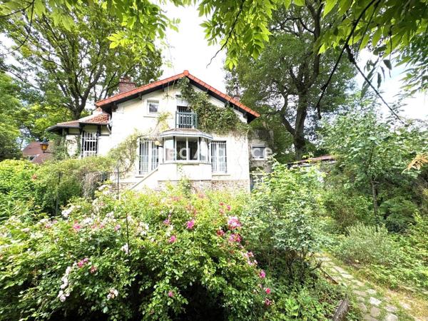 Maison à NEUILLY-PLAISANCE, 93360 - 10 pièces 260m²