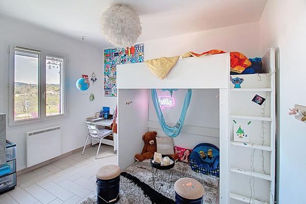A VENDRE A DRAGUIGNAN Maison récente 238 m² - 6 chambres, piscine et garage - 1807 m² de terrain