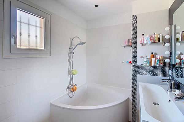 A VENDRE A DRAGUIGNAN Maison récente 238 m² - 6 chambres, piscine et garage - 1807 m² de terrain