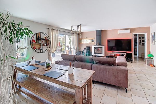 A VENDRE A DRAGUIGNAN Maison récente 238 m² - 6 chambres, piscine et garage - 1807 m² de terrain