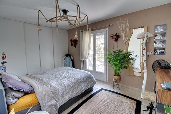 A VENDRE A DRAGUIGNAN Maison récente 238 m² - 6 chambres, piscine et garage - 1807 m² de terrain