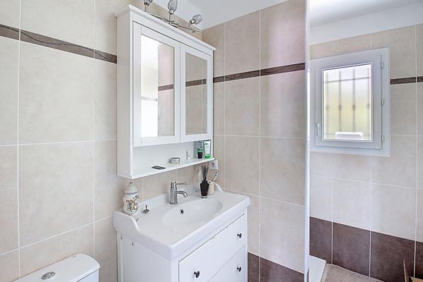 A VENDRE A DRAGUIGNAN Maison récente 238 m² - 6 chambres, piscine et garage - 1807 m² de terrain