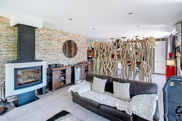 A VENDRE A DRAGUIGNAN Maison récente 238 m² - 6 chambres, piscine et garage - 1807 m² de terrain