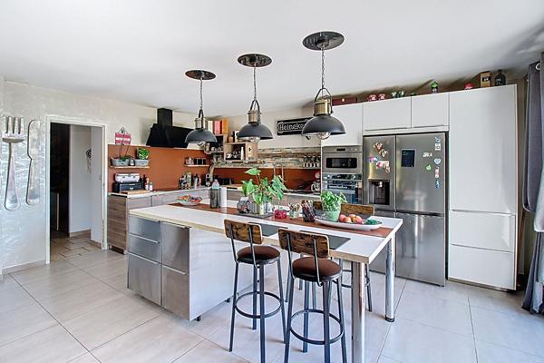 A VENDRE A DRAGUIGNAN Maison récente 238 m² - 6 chambres, piscine et garage - 1807 m² de terrain