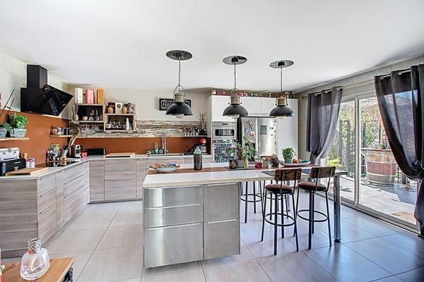 A VENDRE A DRAGUIGNAN Maison récente 238 m² - 6 chambres, piscine et garage - 1807 m² de terrain