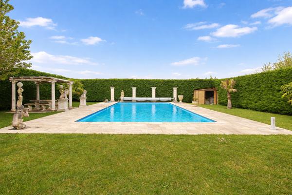 Maison 5 chambres + piscine + 2 garages – secteur recherché