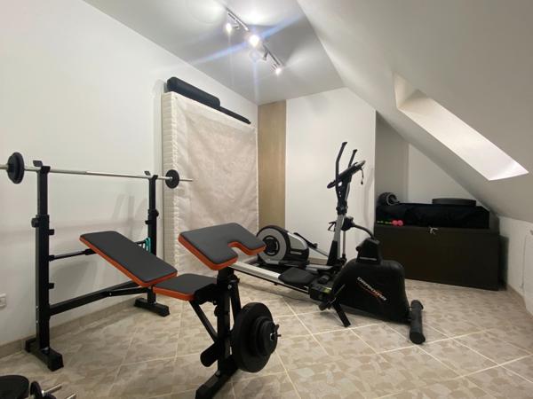 Maison 5 chambres + piscine + 2 garages – secteur recherché