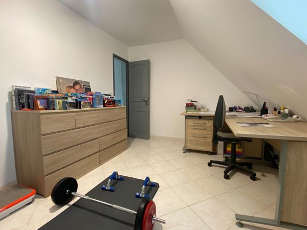 Maison 5 chambres + piscine + 2 garages – secteur recherché